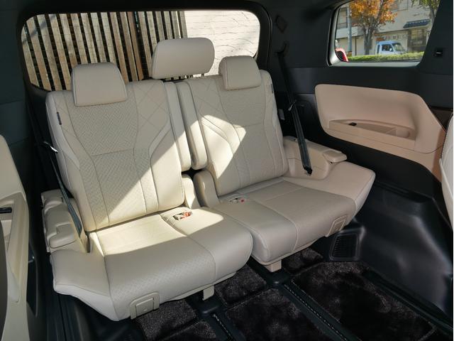 アルファードハイブリッド エグゼクティブラウンジ　登録済未使用車　寒冷地仕様　ニュートラルベージュ　ユニバーサルステップ　モデリスタエアロパーツセット　１９インチアルミホイール　デジタルインナーミラー　おくだけ充電　エグゼクティブフロアマットセット（21枚目）