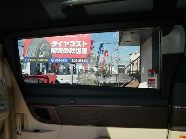 アルファードハイブリッド エグゼクティブラウンジ　登録済未使用車　寒冷地仕様　ニュートラルベージュ　ユニバーサルステップ　モデリスタエアロパーツセット　１９インチアルミホイール　デジタルインナーミラー　おくだけ充電　エグゼクティブフロアマットセット（32枚目）