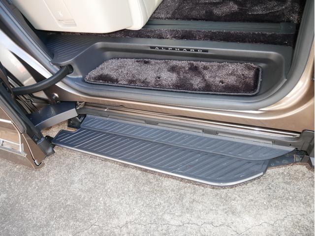 アルファードハイブリッド エグゼクティブラウンジ　登録済未使用車　寒冷地仕様　ニュートラルベージュ　ユニバーサルステップ　モデリスタエアロパーツセット　１９インチアルミホイール　デジタルインナーミラー　おくだけ充電　エグゼクティブフロアマットセット（34枚目）