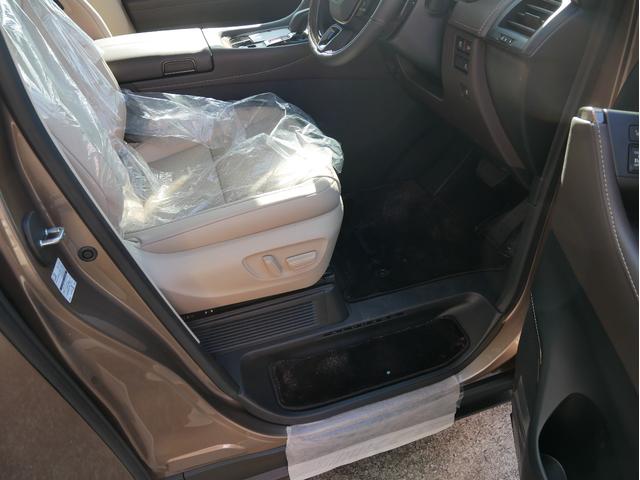 アルファードハイブリッド エグゼクティブラウンジ　登録済未使用車　寒冷地仕様　ニュートラルベージュ　ユニバーサルステップ　モデリスタエアロパーツセット　１９インチアルミホイール　デジタルインナーミラー　おくだけ充電　エグゼクティブフロアマットセット（41枚目）