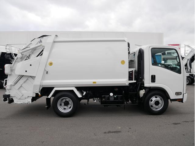 エルフトラック プレス式パッカー車　連続スイッチ　ターボ　３ｔ　塵芥車　プレス式　極東製（ＧＢ６９－２７Ｈ－Ｓ）６．９立米　６速マニュアル／３ペダル　汚水タンク　ＨＳＡ（坂道発進補助装置）　横滑り防止装置　カラーバックモニター　前後ドラレコ　新品タイヤ×６本（5枚目）