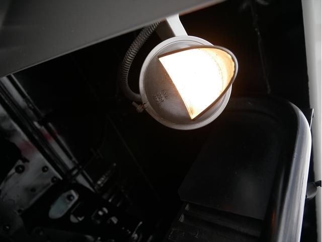 エルフトラック プレス式パッカー車　連続スイッチ　ターボ　３ｔ　塵芥車　プレス式　極東製（ＧＢ６９－２７Ｈ－Ｓ）６．９立米　６速マニュアル／３ペダル　汚水タンク　ＨＳＡ（坂道発進補助装置）　横滑り防止装置　カラーバックモニター　前後ドラレコ　新品タイヤ×６本（16枚目）