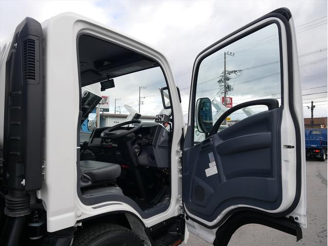 エルフトラック プレス式パッカー車　連続スイッチ　ターボ　３ｔ　塵芥車　プレス式　極東製（ＧＢ６９－２７Ｈ－Ｓ）６．９立米　６速マニュアル／３ペダル　汚水タンク　ＨＳＡ（坂道発進補助装置）　横滑り防止装置　カラーバックモニター　前後ドラレコ　新品タイヤ×６本（22枚目）