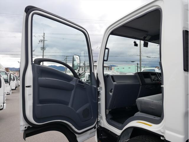 エルフトラック プレス式パッカー車　連続スイッチ　ターボ　３ｔ　塵芥車　プレス式　極東製（ＧＢ６９－２７Ｈ－Ｓ）６．９立米　６速マニュアル／３ペダル　汚水タンク　ＨＳＡ（坂道発進補助装置）　横滑り防止装置　カラーバックモニター　前後ドラレコ　新品タイヤ×６本（23枚目）