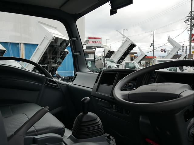 エルフトラック プレス式パッカー車　連続スイッチ　ターボ　３ｔ　塵芥車　プレス式　極東製（ＧＢ６９－２７Ｈ－Ｓ）６．９立米　６速マニュアル／３ペダル　汚水タンク　ＨＳＡ（坂道発進補助装置）　横滑り防止装置　カラーバックモニター　前後ドラレコ　新品タイヤ×６本（24枚目）