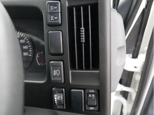 エルフトラック プレス式パッカー車　連続スイッチ　ターボ　３ｔ　塵芥車　プレス式　極東製（ＧＢ６９－２７Ｈ－Ｓ）６．９立米　６速マニュアル／３ペダル　汚水タンク　ＨＳＡ（坂道発進補助装置）　横滑り防止装置　カラーバックモニター　前後ドラレコ　新品タイヤ×６本（28枚目）