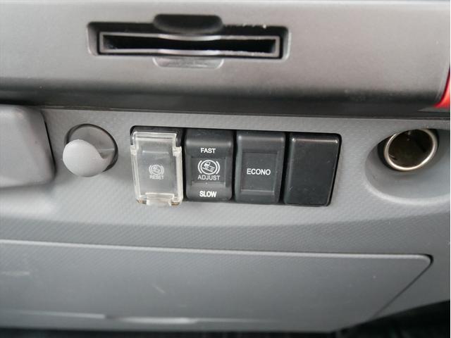 エルフトラック プレス式パッカー車　連続スイッチ　ターボ　３ｔ　塵芥車　プレス式　極東製（ＧＢ６９－２７Ｈ－Ｓ）６．９立米　６速マニュアル／３ペダル　汚水タンク　ＨＳＡ（坂道発進補助装置）　横滑り防止装置　カラーバックモニター　前後ドラレコ　新品タイヤ×６本（29枚目）