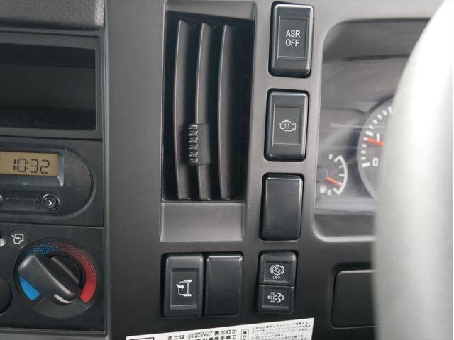 エルフトラック プレス式パッカー車　連続スイッチ　ターボ　３ｔ　塵芥車　プレス式　極東製（ＧＢ６９－２７Ｈ－Ｓ）６．９立米　６速マニュアル／３ペダル　汚水タンク　ＨＳＡ（坂道発進補助装置）　横滑り防止装置　カラーバックモニター　前後ドラレコ　新品タイヤ×６本（30枚目）