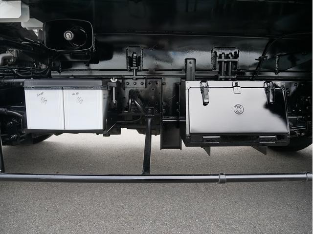 エルフトラック プレス式パッカー車　連続スイッチ　ターボ　３ｔ　塵芥車　プレス式　極東製（ＧＢ６９－２７Ｈ－Ｓ）６．９立米　６速マニュアル／３ペダル　汚水タンク　ＨＳＡ（坂道発進補助装置）　横滑り防止装置　カラーバックモニター　前後ドラレコ　新品タイヤ×６本（37枚目）