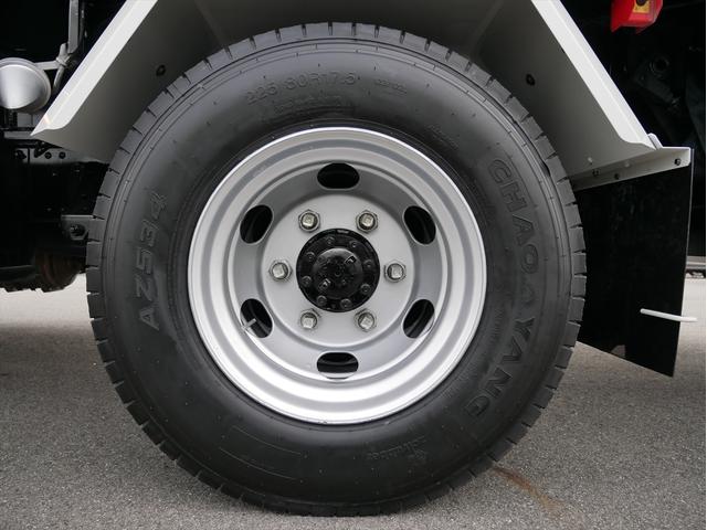 エルフトラック プレス式パッカー車　連続スイッチ　ターボ　３ｔ　塵芥車　プレス式　極東製（ＧＢ６９－２７Ｈ－Ｓ）６．９立米　６速マニュアル／３ペダル　汚水タンク　ＨＳＡ（坂道発進補助装置）　横滑り防止装置　カラーバックモニター　前後ドラレコ　新品タイヤ×６本（43枚目）