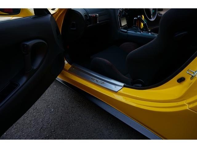 ＲＸ－７ タイプＲバサーストＲ　５００台限定車　ＲＡＹ’Ｓグラムライツ１７ＡＷ　Ｐａｎａｓｏｎｉｃナビ　バックカメラ　ドライブレコーダー　ＥＴＣ２０　レーダー　Ｄｅｆｉ油温油圧水温ブースト追加メーター　ＲＥ雨宮カーボンアウタハンドル（31枚目）