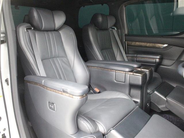 アルファードハイブリッド エグゼクティブラウンジＳ　革シート　４ＷＤ　フルセグ　メモリーナビ　ＤＶＤ再生　ミュージックプレイヤー接続可　後席モニター　バックカメラ　衝突被害軽減システム　ＥＴＣ　ドラレコ　両側電動スライド　ＬＥＤヘッドランプ　３列シート（13枚目）