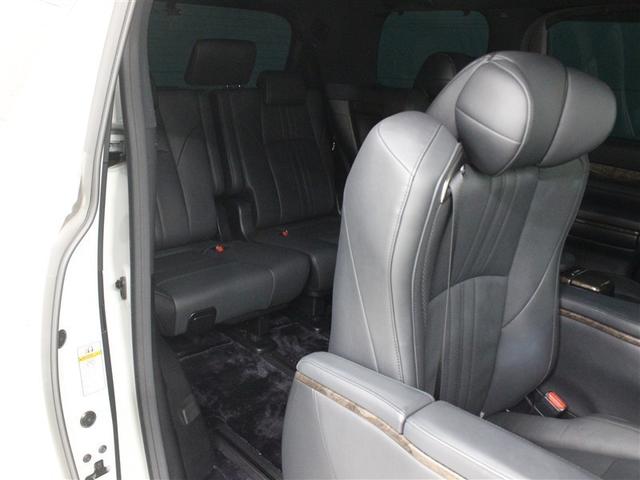 アルファードハイブリッド エグゼクティブラウンジＳ　革シート　４ＷＤ　フルセグ　メモリーナビ　ＤＶＤ再生　ミュージックプレイヤー接続可　後席モニター　バックカメラ　衝突被害軽減システム　ＥＴＣ　ドラレコ　両側電動スライド　ＬＥＤヘッドランプ　３列シート（16枚目）