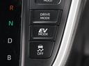 ドライブモード（エコ／パワー）、モーターのみで静かな走行を実現する「ＥＶドライブモード」が設定できます。
