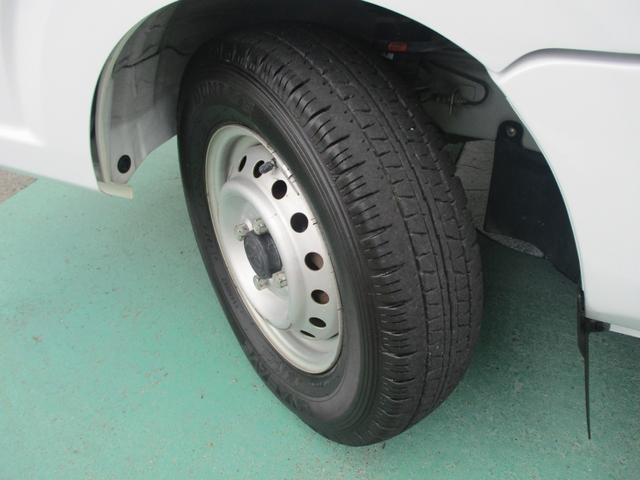 スクラムトラック ＫＣエアコン・パワステ　アウトレット車　４ＷＤ　３ＡＴ　フロアマット　ドアバイザー　荷台マット　ＡＢＳ（18枚目）