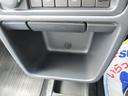 ＫＣエアコン・パワステ　４ＷＤ　４ＡＴ　ＡＭ／ＦＭラジオ　車検整備受渡し　アイドリングストップ　マニュアルエアコン　オートライト　ＡＢＳ　横滑り防止機能（31枚目）