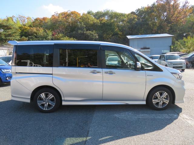 ステップワゴンスパーダ スパーダハイブリッド　Ｇ　ホンダセンシング　ドライブレコーダー　ＥＴＣ　バックカメラ　ナビ　ＴＶ　オートクルーズコントロール　レーンアシスト　衝突被害軽減システム　両側電動スライドドア　オートライト　ＬＥＤヘッドランプ　スマートキー　３列シート（14枚目）