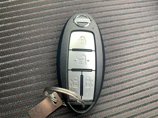セレナ ハイウェイスター　ＶセレクションＩＩ　プロパイロット　エマージェンシーブレーキ　レーンキープアシスト　駐車支援　ナビ　フルセグＴＶ　アラウンドビューモニタ　デジタルインナーミラー　両側パワースライドドア　コーナーセンサー　オートハイビーム（52枚目）