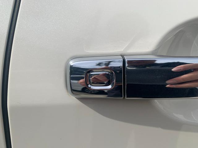 エルグランド ２５０ハイウェイスターＳ　メーカーＯＰナビ　フルセグＴＶ　アラウンドビューモニタ　フリップダウンモニター　両側パワースライドドア　ハーフレザーシート　オットマン　コーナーセンサー　オートライト　ＬＥＤヘッドライト　スマートキー（51枚目）