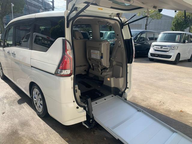 セレナ 　チェアキャブ　スロープ　車いす１名サード仕様Ｘ　電動ウインチ　電動固定装置　ナビ　フルセグＴＶ　バックカメラ　左パワースライドドア　エマージェンシーブレーキ　オートライト　ＬＥＤヘッドライト（5枚目）