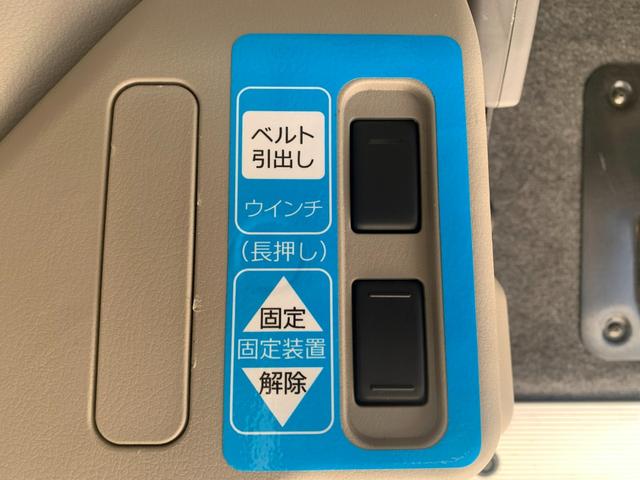 セレナ 　チェアキャブ　スロープ　車いす１名サード仕様Ｘ　電動ウインチ　電動固定装置　ナビ　フルセグＴＶ　バックカメラ　左パワースライドドア　エマージェンシーブレーキ　オートライト　ＬＥＤヘッドライト（7枚目）