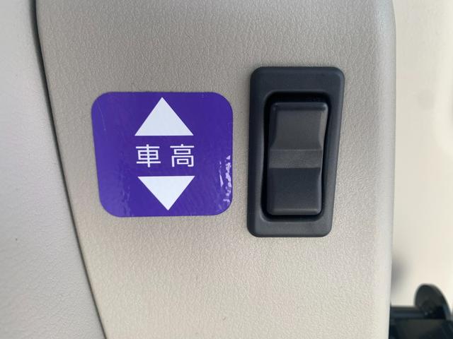 セレナ 　チェアキャブ　スロープ　車いす１名サード仕様Ｘ　電動ウインチ　電動固定装置　ナビ　フルセグＴＶ　バックカメラ　左パワースライドドア　エマージェンシーブレーキ　オートライト　ＬＥＤヘッドライト（8枚目）