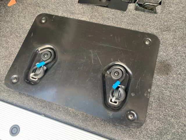 セレナ 　チェアキャブ　スロープ　車いす１名サード仕様Ｘ　電動ウインチ　電動固定装置　ナビ　フルセグＴＶ　バックカメラ　左パワースライドドア　エマージェンシーブレーキ　オートライト　ＬＥＤヘッドライト（10枚目）