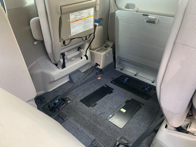 セレナ 　チェアキャブ　スロープ　車いす１名サード仕様Ｘ　電動ウインチ　電動固定装置　ナビ　フルセグＴＶ　バックカメラ　左パワースライドドア　エマージェンシーブレーキ　オートライト　ＬＥＤヘッドライト（11枚目）