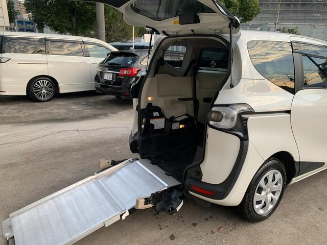 シエンタ Ｇ　車いす仕様車　タイプ１　助手席側セカンドシート付　スロープ　トヨタセーフティセンス　エマージェンシーブレーキ　レーンキープアシスト　ナビ　ＴＶ　バックカメラ　両側パワースライドドア　オートハイビーム（3枚目）