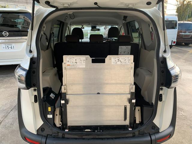 シエンタ Ｇ　車いす仕様車　タイプ１　助手席側セカンドシート付　スロープ　トヨタセーフティセンス　エマージェンシーブレーキ　レーンキープアシスト　ナビ　ＴＶ　バックカメラ　両側パワースライドドア　オートハイビーム（5枚目）