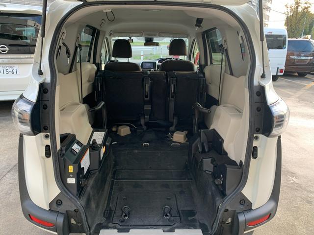 シエンタ Ｇ　車いす仕様車　タイプ１　助手席側セカンドシート付　スロープ　トヨタセーフティセンス　エマージェンシーブレーキ　レーンキープアシスト　ナビ　ＴＶ　バックカメラ　両側パワースライドドア　オートハイビーム（6枚目）