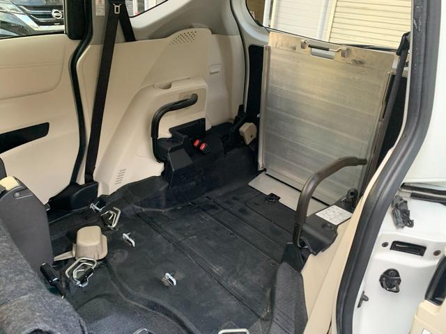 シエンタ Ｇ　車いす仕様車　タイプ１　助手席側セカンドシート付　スロープ　トヨタセーフティセンス　エマージェンシーブレーキ　レーンキープアシスト　ナビ　ＴＶ　バックカメラ　両側パワースライドドア　オートハイビーム（7枚目）