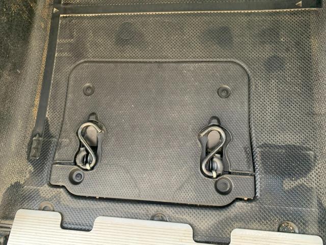 シエンタ Ｇ　車いす仕様車　タイプ１　助手席側セカンドシート付　スロープ　トヨタセーフティセンス　エマージェンシーブレーキ　レーンキープアシスト　ナビ　ＴＶ　バックカメラ　両側パワースライドドア　オートハイビーム（11枚目）