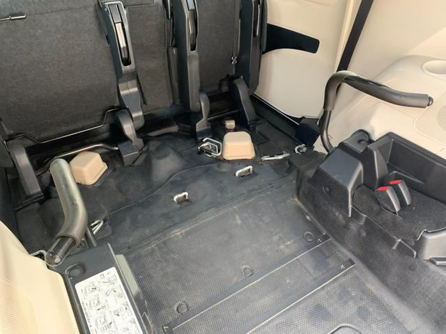 シエンタ Ｇ　車いす仕様車　タイプ１　助手席側セカンドシート付　スロープ　トヨタセーフティセンス　エマージェンシーブレーキ　レーンキープアシスト　ナビ　ＴＶ　バックカメラ　両側パワースライドドア　オートハイビーム（12枚目）