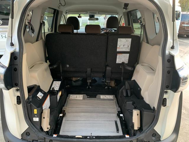 シエンタ Ｇ　車いす仕様車　タイプ１　助手席側セカンドシート付　スロープ　トヨタセーフティセンス　エマージェンシーブレーキ　レーンキープアシスト　ナビ　ＴＶ　バックカメラ　両側パワースライドドア　オートハイビーム（18枚目）