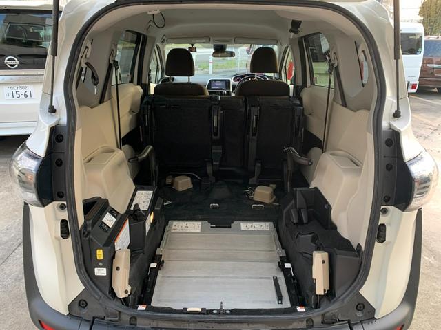 シエンタ Ｇ　車いす仕様車　タイプ１　助手席側セカンドシート付　スロープ　トヨタセーフティセンス　エマージェンシーブレーキ　レーンキープアシスト　ナビ　ＴＶ　バックカメラ　両側パワースライドドア　オートハイビーム（19枚目）