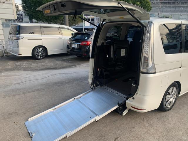 セレナ 　チェアキャブスロープ２０Ｓ　車いす１名セカンド仕様　電動ウインチ　オートロングステップ　ナビ　フルセグＴＶ　バックカメラ　左パワースライドドア　オートライト　スマートキー　ＥＴＣ（3枚目）