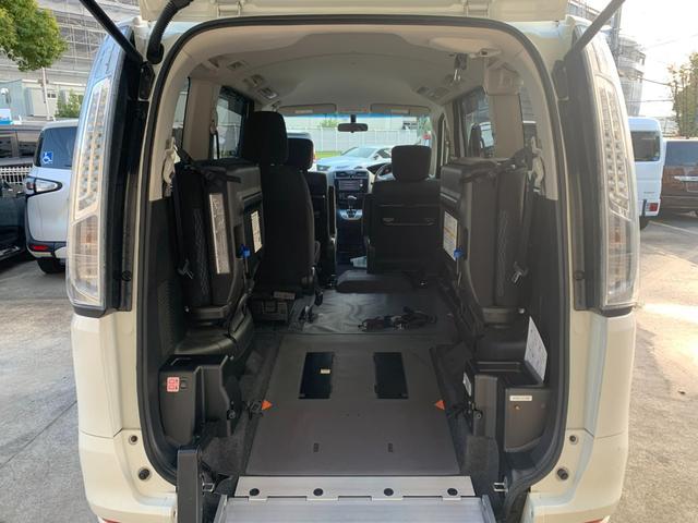 セレナ 　チェアキャブスロープ２０Ｓ　車いす１名セカンド仕様　電動ウインチ　オートロングステップ　ナビ　フルセグＴＶ　バックカメラ　左パワースライドドア　オートライト　スマートキー　ＥＴＣ（4枚目）