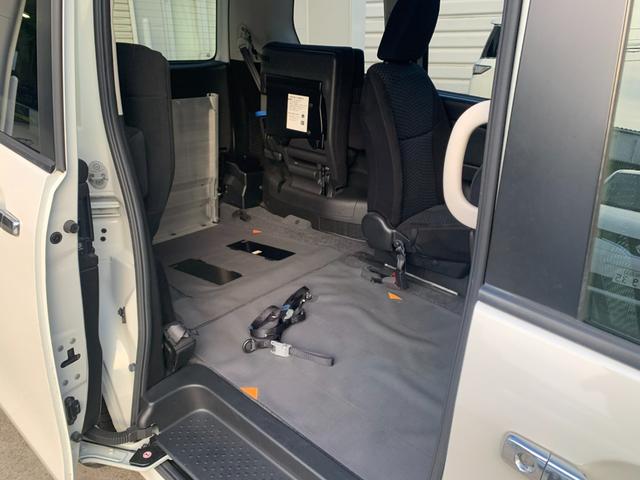 セレナ 　チェアキャブスロープ２０Ｓ　車いす１名セカンド仕様　電動ウインチ　オートロングステップ　ナビ　フルセグＴＶ　バックカメラ　左パワースライドドア　オートライト　スマートキー　ＥＴＣ（6枚目）