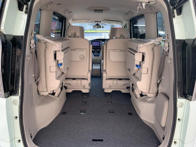 セレナ ｅ－パワー　ＸＶ　９インチナビ　フルセグＴＶ　アラウンドビューモニター　両側パワースライドドア　エマージェンシーブレーキ　レーンキープアシスト　パークアシスト　コーナーセンサー　シートヒーター　スマートキー（10枚目）