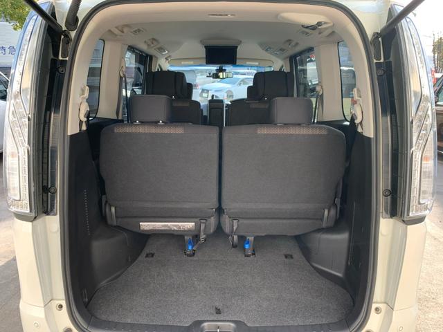 セレナ ハイウェイスターＧ　Ｓ－ＨＶアドバンスドセーフティ　８インチナビ　フルセグＴＶ　アラウンドビューモニター　両側パワースライドドア　フリップダウンモニター　踏み間違い衝突防止アシスト　コーナーセンサー　ＬＥＤヘッドライト　オートライト（8枚目）