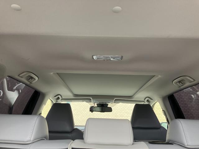 RAV4 ハイブリッドG 4WD・サンルーフ・パワーバックドア・パノラミックビューモニター・ディスプレイオーディオ・LEDヘッドランプ・フォグランプ・ETC2.0・ハンドルヒーター(11枚目)