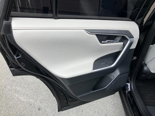 RAV4 ハイブリッドG 4WD・サンルーフ・パワーバックドア・パノラミックビューモニター・ディスプレイオーディオ・LEDヘッドランプ・フォグランプ・ETC2.0・ハンドルヒーター(12枚目)