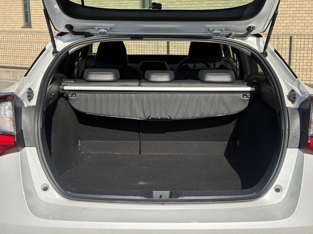 プリウス Ｓツーリングセレクション・ブラックエディション　モデリスタフルエアロ・バックカメラ・メモリーナビ・Ｂｌｕｅｔｏｏｔｈ・フルセグＴＶ・ＤＶＤ／ＣＤ再生・ＥＴＣ・コーナーセンサー・スマートキー・ＬＥＤヘッドライト・衝突被害軽減ブレーキ・シートヒーター（4枚目）