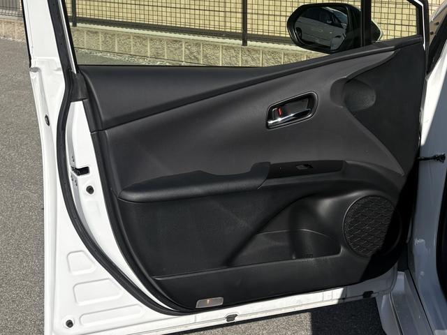 プリウス Ｓツーリングセレクション・ブラックエディション　モデリスタフルエアロ・バックカメラ・メモリーナビ・Ｂｌｕｅｔｏｏｔｈ・フルセグＴＶ・ＤＶＤ／ＣＤ再生・ＥＴＣ・コーナーセンサー・スマートキー・ＬＥＤヘッドライト・衝突被害軽減ブレーキ・シートヒーター（5枚目）
