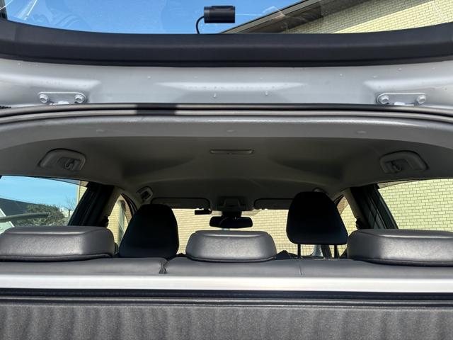 プリウス Ｓツーリングセレクション・ブラックエディション　モデリスタフルエアロ・バックカメラ・メモリーナビ・Ｂｌｕｅｔｏｏｔｈ・フルセグＴＶ・ＤＶＤ／ＣＤ再生・ＥＴＣ・コーナーセンサー・スマートキー・ＬＥＤヘッドライト・衝突被害軽減ブレーキ・シートヒーター（6枚目）