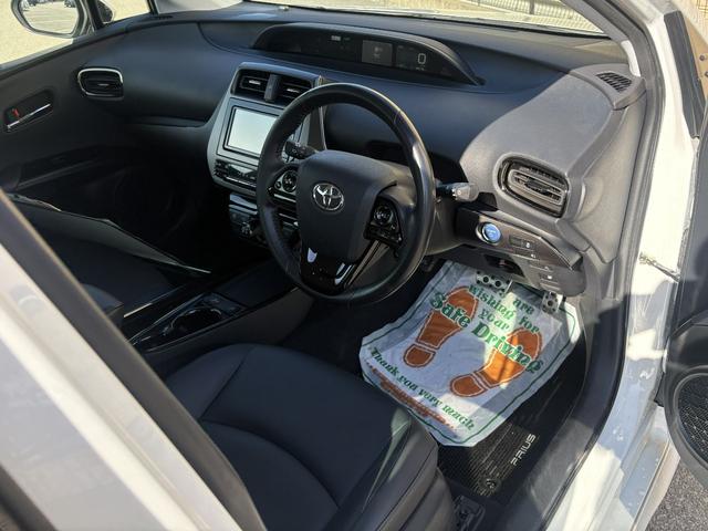 プリウス Ｓツーリングセレクション・ブラックエディション　モデリスタフルエアロ・バックカメラ・メモリーナビ・Ｂｌｕｅｔｏｏｔｈ・フルセグＴＶ・ＤＶＤ／ＣＤ再生・ＥＴＣ・コーナーセンサー・スマートキー・ＬＥＤヘッドライト・衝突被害軽減ブレーキ・シートヒーター（15枚目）