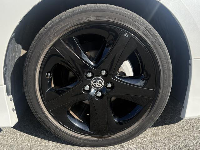 プリウス Ｓツーリングセレクション・ブラックエディション　モデリスタフルエアロ・バックカメラ・メモリーナビ・Ｂｌｕｅｔｏｏｔｈ・フルセグＴＶ・ＤＶＤ／ＣＤ再生・ＥＴＣ・コーナーセンサー・スマートキー・ＬＥＤヘッドライト・衝突被害軽減ブレーキ・シートヒーター（25枚目）