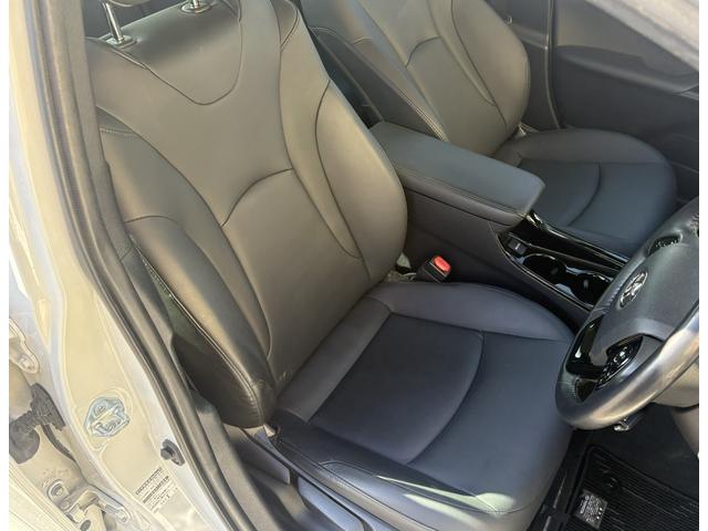 プリウス Ｓツーリングセレクション・ブラックエディション　モデリスタフルエアロ・バックカメラ・メモリーナビ・Ｂｌｕｅｔｏｏｔｈ・フルセグＴＶ・ＤＶＤ／ＣＤ再生・ＥＴＣ・コーナーセンサー・スマートキー・ＬＥＤヘッドライト・衝突被害軽減ブレーキ・シートヒーター（30枚目）