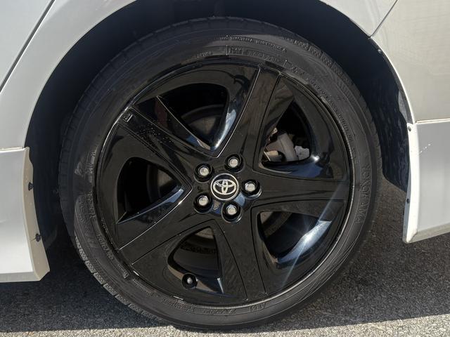 プリウス Ｓツーリングセレクション・ブラックエディション　モデリスタフルエアロ・バックカメラ・メモリーナビ・Ｂｌｕｅｔｏｏｔｈ・フルセグＴＶ・ＤＶＤ／ＣＤ再生・ＥＴＣ・コーナーセンサー・スマートキー・ＬＥＤヘッドライト・衝突被害軽減ブレーキ・シートヒーター（38枚目）